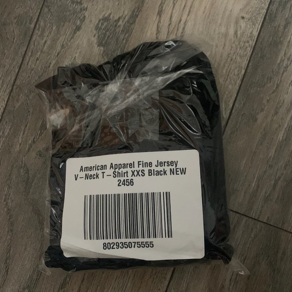 NWT AMERICAN APPAREL FINE JERSEY‎ V-NECK T-SHIRT BLACK XXS - Picture 5 of 7